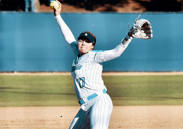 Madison Earnshaw, Softball