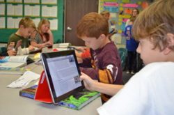 Kids using iPads in an Encinitas classroom