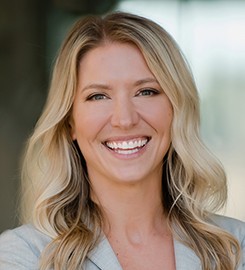 Profile photo of Jen Holm '05