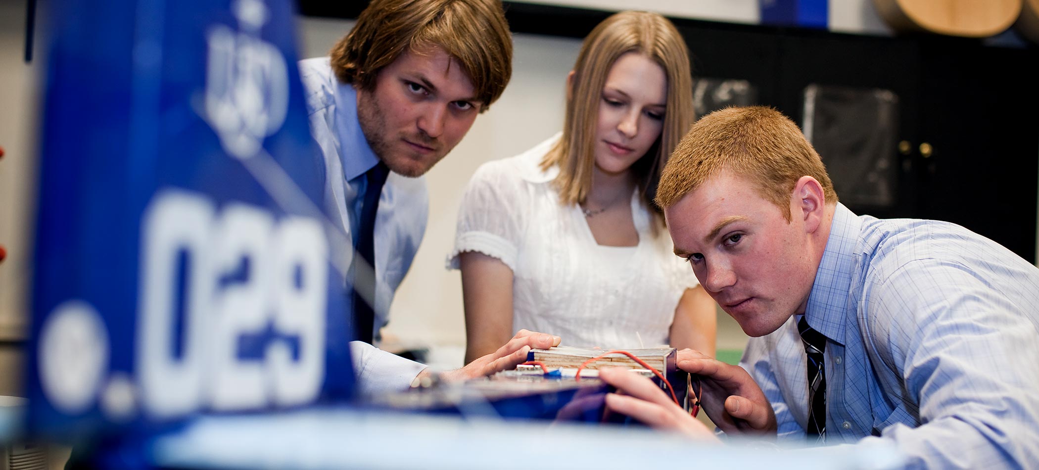 Engineering students working in the lab