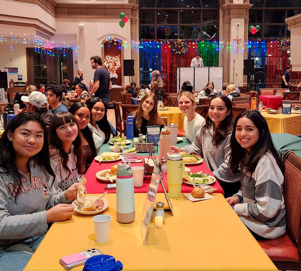 Students eating at Pavilion Dining