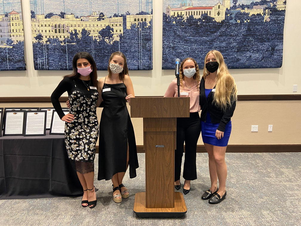 Student event organizers with Mortar Board president and vice president
