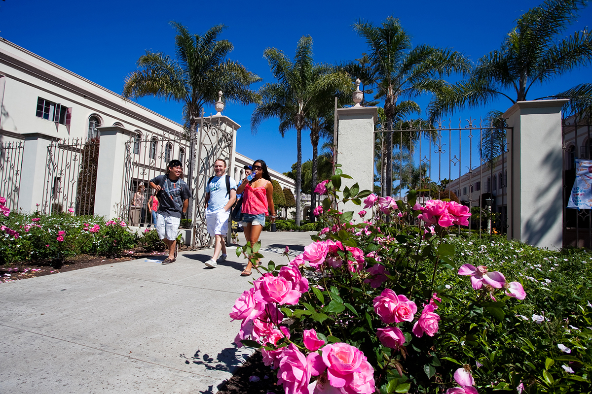 Students walking outside of Camino Founders courtyard