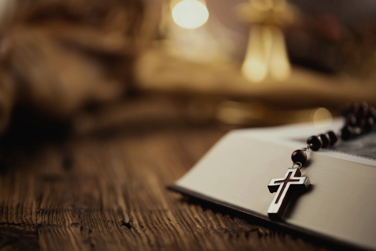 image of bible and cross on table