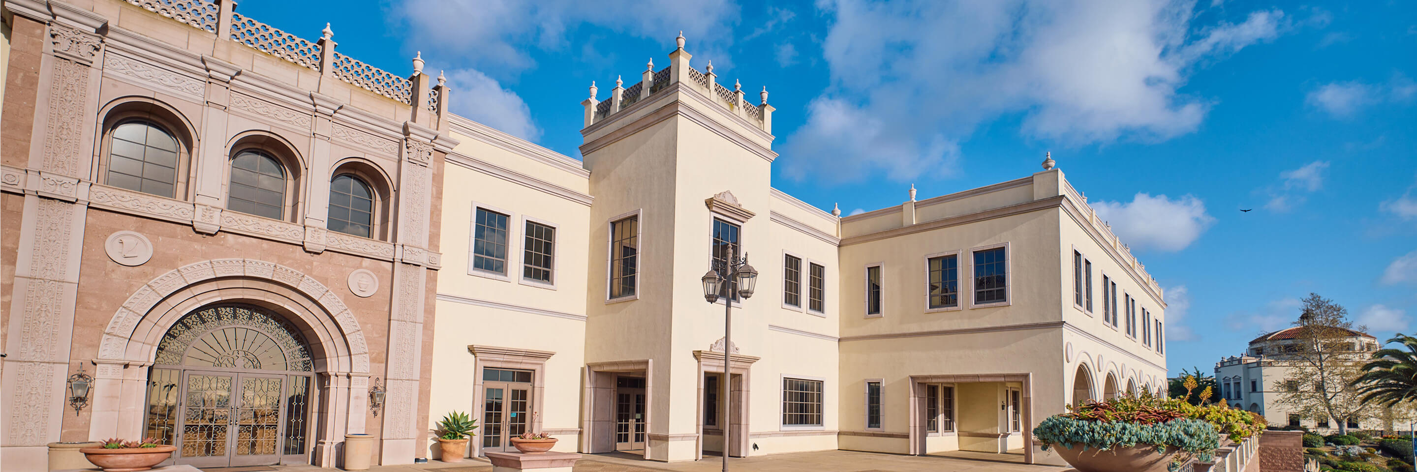 a photo of USD campus.