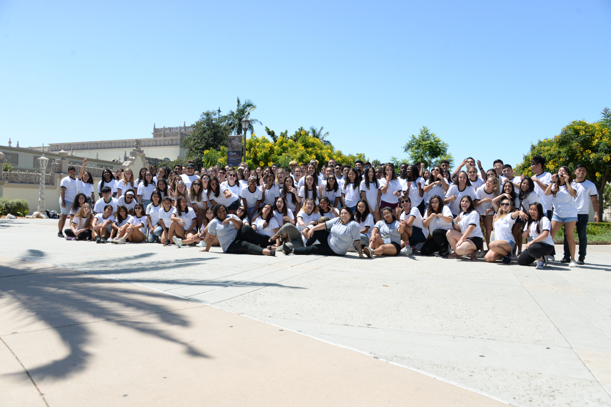 Group picture of SSS Summer Bridge students, staff, and professors from 2019