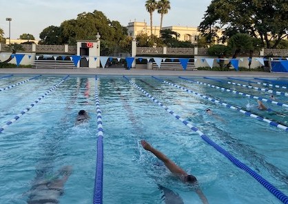 Masters swim students training in the pool