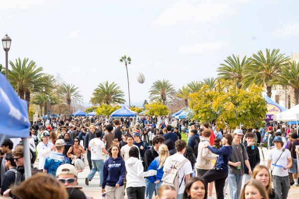 large groups of students walking through main campus for the alcala bazaar event