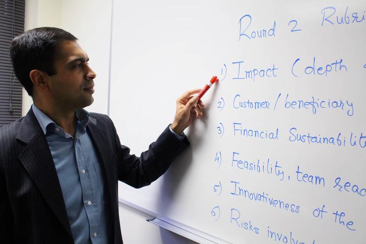 Amit Kakkad Professor of Operations Management
