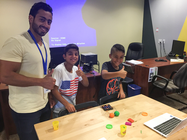Saud Almaweel working with students at YALLA