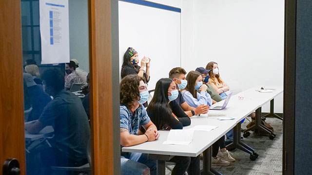 Students listen during the Honors Colloquium in the Learning Commons