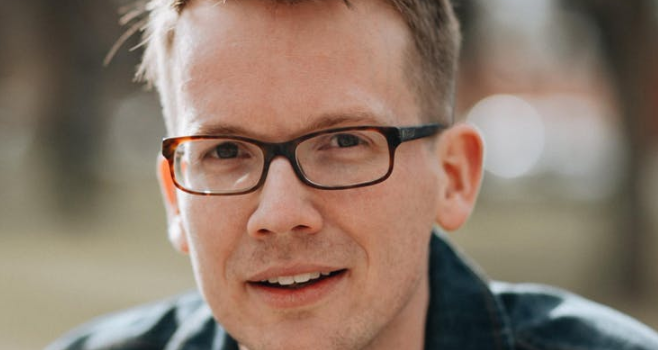 Hank Green headshot