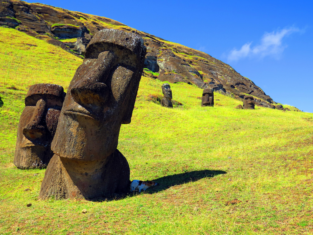 easter island statue