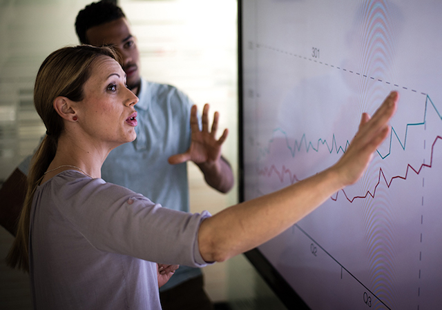 USD students analyze business analytics data