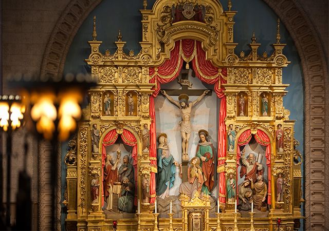 Image of the Founders Chapel altar, taken from the choir loft