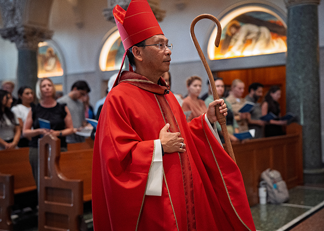 Students sing at Mass of the Holy Spirit
