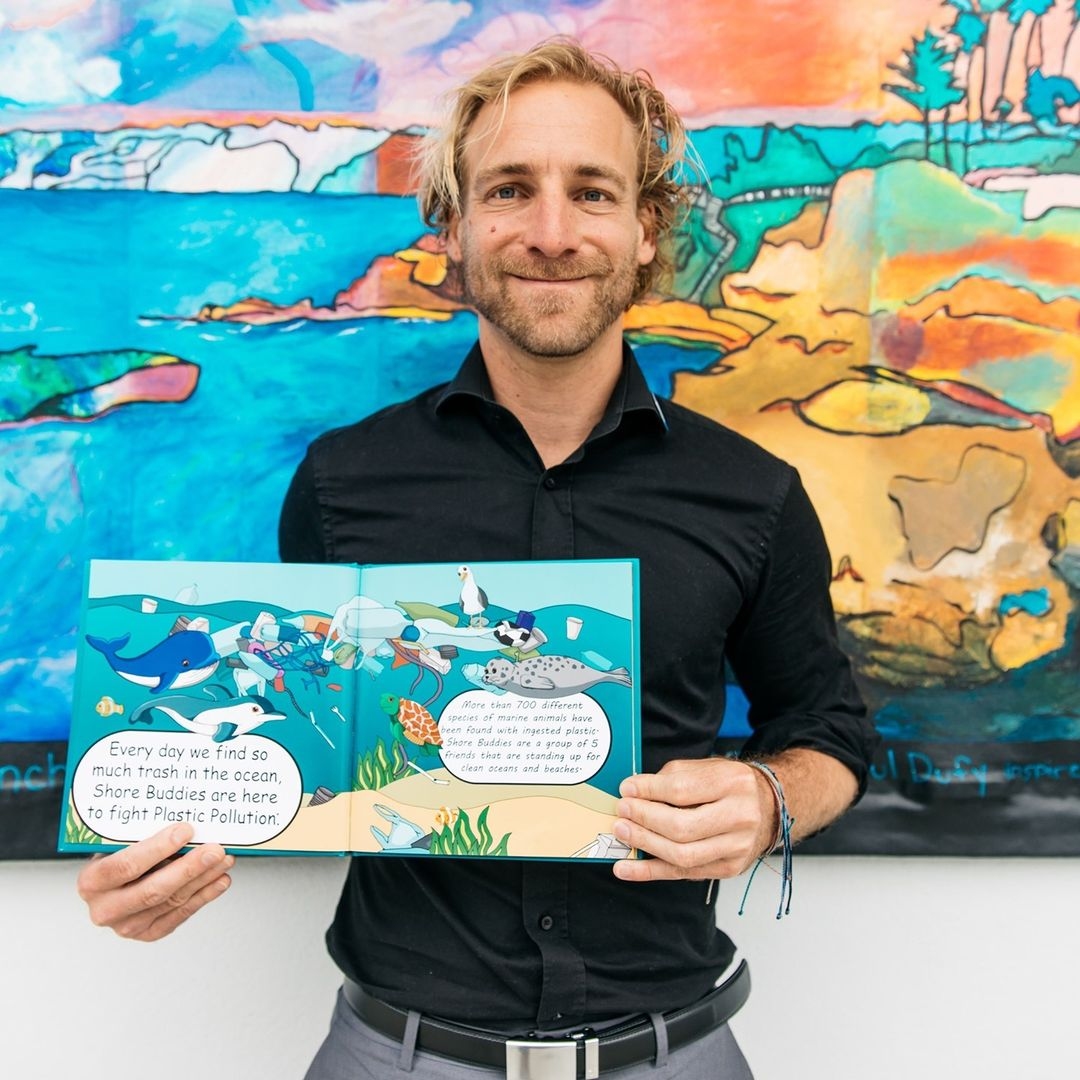 Founder Malte Niebelschuetz holding the Shore Buddies and The Plastic Ocean book with all the Shore Buddies.