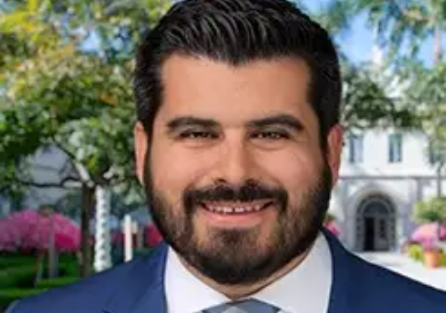 Professor Joe Villaseñor